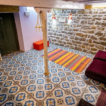 The Olive Hut Villa Bir  Luaran gambar