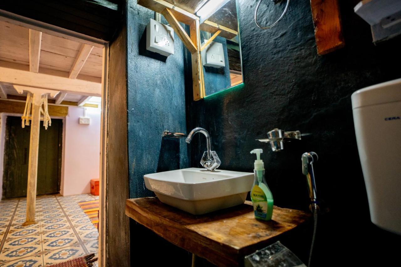 The Olive Hut Villa Bir  Luaran gambar