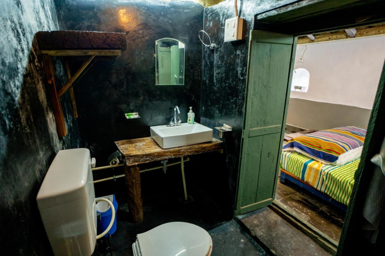 The Olive Hut Villa Bir  Luaran gambar