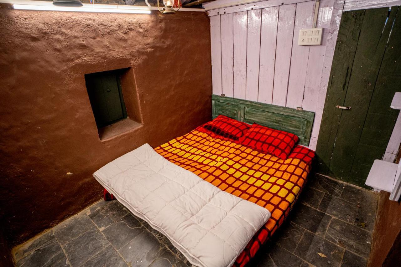 The Olive Hut Villa Bir  Luaran gambar